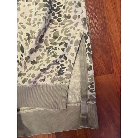 Old Navy Animal Print Sweater. size medium. - Picture 7 of 9